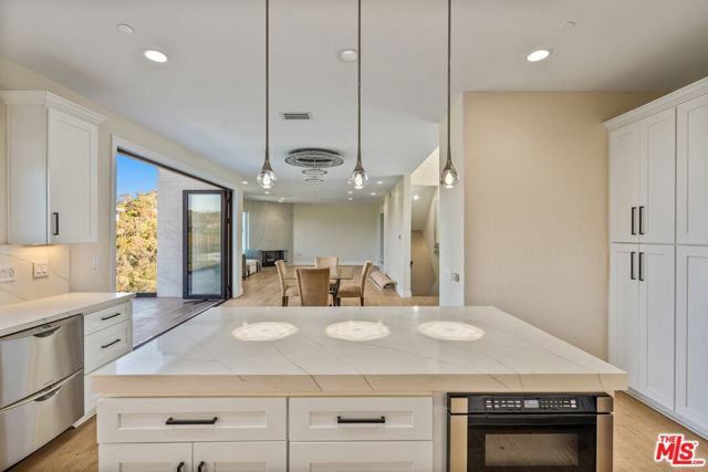 8041 Bulwer Drive, Los Angeles CA: https://media.crmls.org/mediaz/71812838-124d-4b7f-8d56-ec1df96ae9b4.jpg