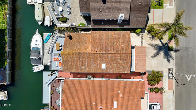 3960 W Hemlock Street, Oxnard CA: https://media.crmls.org/mediaz/71814d9c-3a5e-4285-a7d8-b8e5ebd7e852.jpg