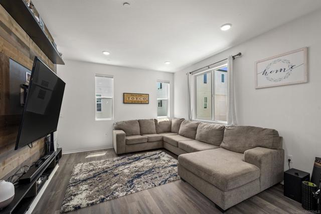 5506 Sandcliff Ln, San Diego CA: https://media.crmls.org/mediaz/71814dfd-29d0-4914-9631-2b87485ad4a4.jpg