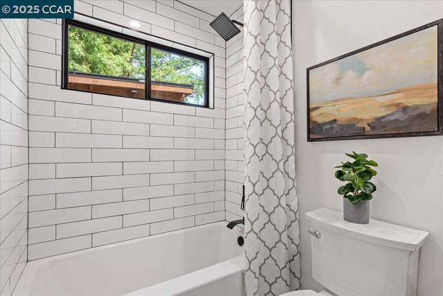 721 Sinnet Ct, Danville CA: https://media.crmls.org/mediaz/7181f806-c13e-4445-a5e5-a52b093873c6.jpg