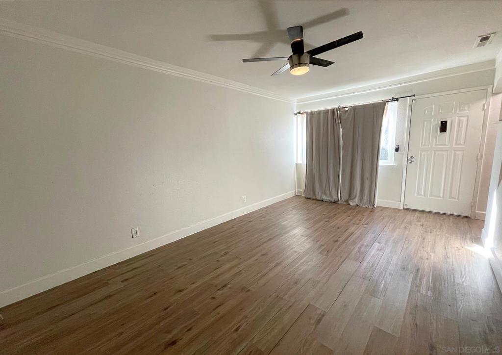 1060 E Washington Ave - photo 6