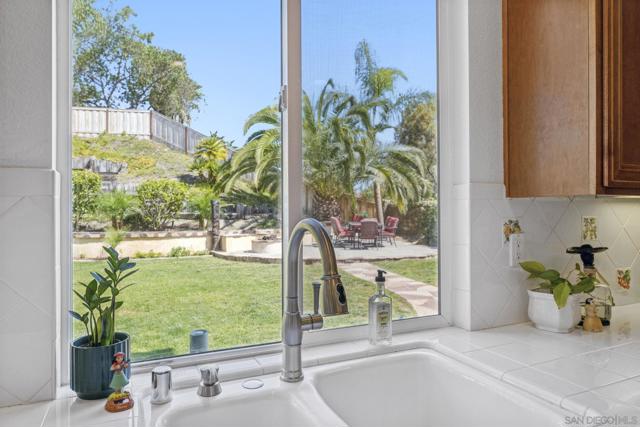 1266 Mariposa Rd, Carlsbad CA: https://media.crmls.org/mediaz/71826eec-4f57-4ea4-8c4f-67120be4dc7e.jpg