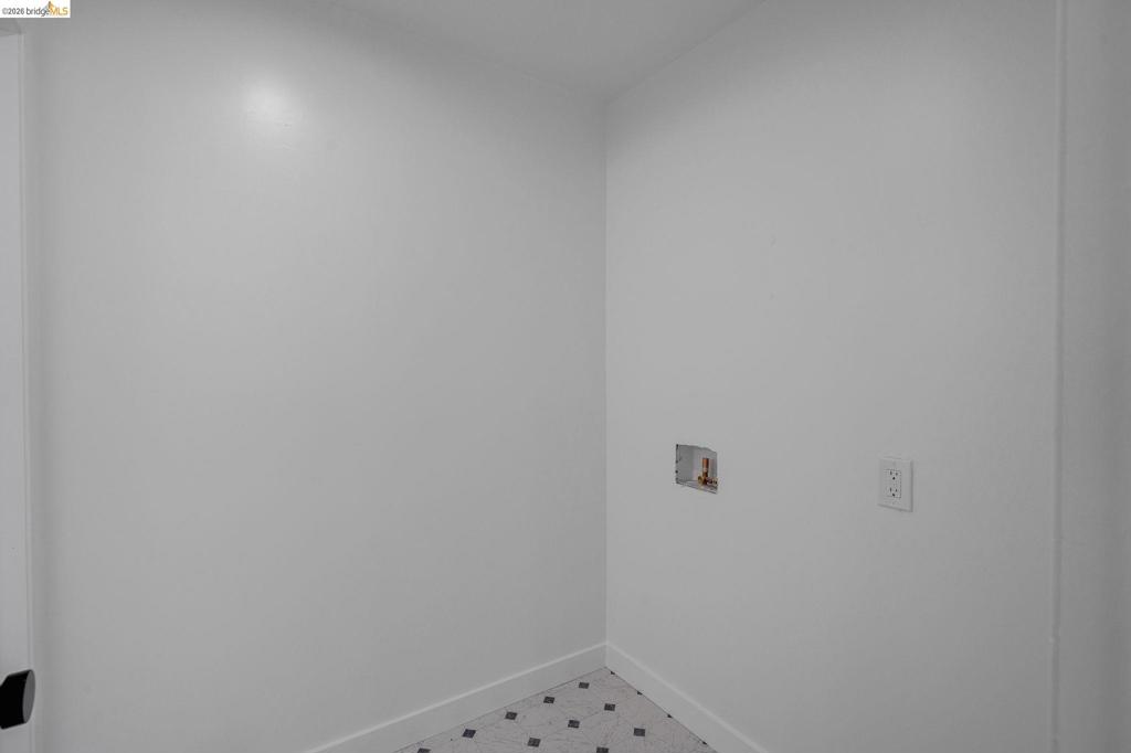 https://media.crmls.org/mediaz/718284e7-6803-4e03-a988-30a8e13b5e38.jpg?preset=X-Large