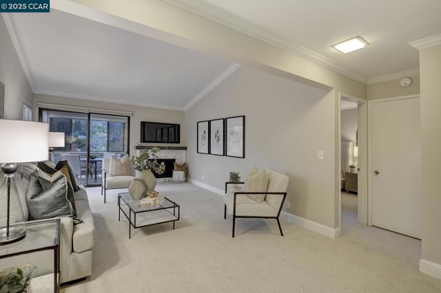 3050 Rossmoor Pkwy, Walnut Creek CA: https://media.crmls.org/mediaz/71830bd0-44a8-4016-9917-221a1572aa0c.jpg