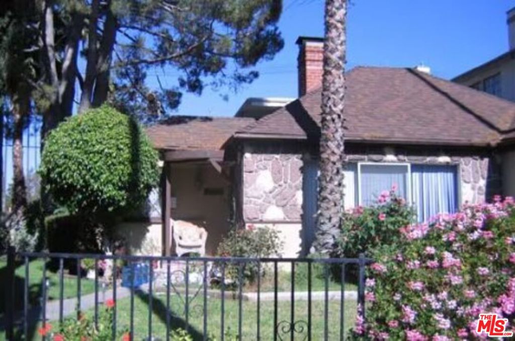 Multifamily at 13223 Moorpark Street