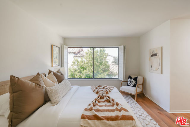 1655 Greenfield Avenue, Los Angeles CA: https://media.crmls.org/mediaz/71835560-2880-4d97-80f3-9d86ff3093f9.jpg
