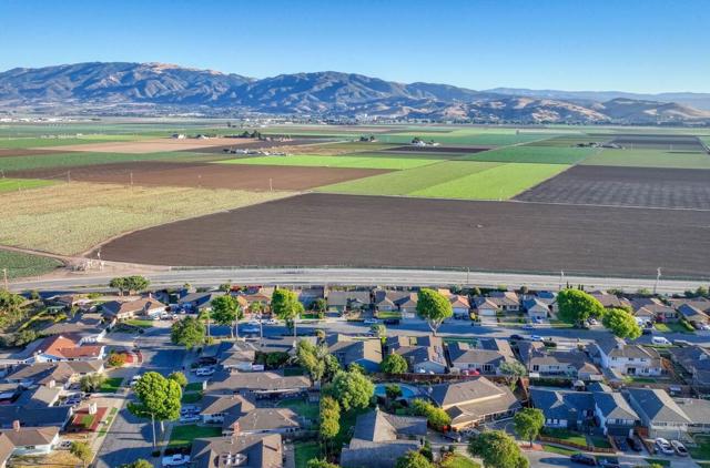 731 La Mesa Drive, Salinas CA: https://media.crmls.org/mediaz/7183a49c-4c6c-4417-867c-006f62e25a15.jpg