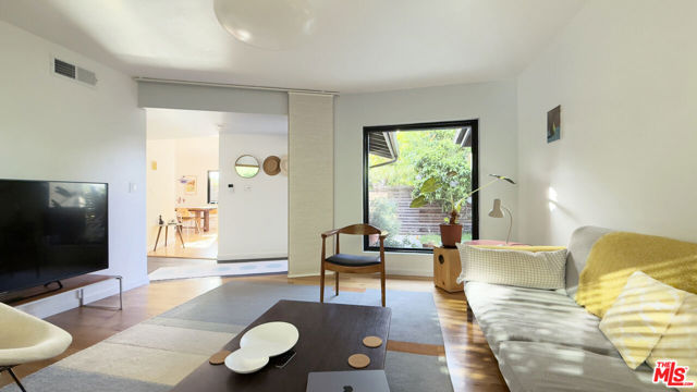 1407 Randall Court, Los Angeles CA: https://media.crmls.org/mediaz/7183ae86-d99d-4df8-b34b-61a43c9ffc02.jpg