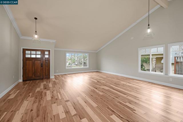 260 Saint Christopher Dr, Danville CA: https://media.crmls.org/mediaz/7184024c-329a-4d55-afe3-68e09ca433fd.jpg