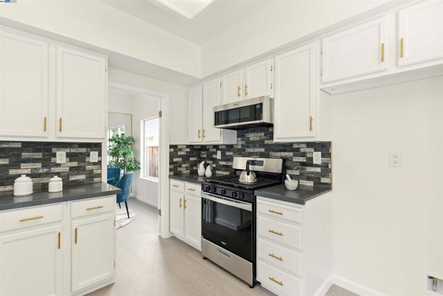 33243 Sunriver Cmn, Fremont CA: https://media.crmls.org/mediaz/71850653-006b-4b9e-be2b-b144adcde5c0.jpg