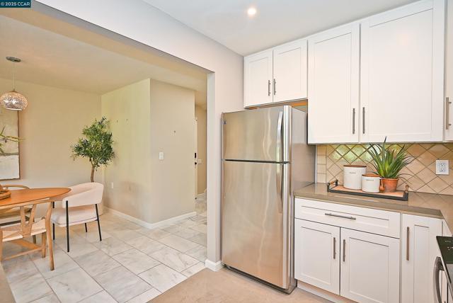 3434 Tice Creek Dr, Walnut Creek CA: https://media.crmls.org/mediaz/71851c89-107d-4201-9bc2-e62f1d8f17c1.jpg