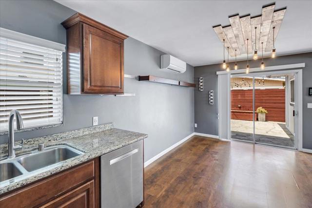 570 Casanova Avenue, Monterey CA: https://media.crmls.org/mediaz/71852837-3d58-48b5-a33f-d64cdb65e14d.jpg