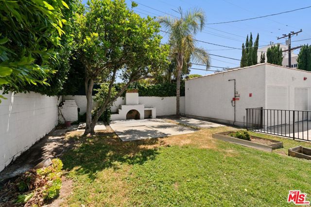 220 S Le Doux Road, Beverly Hills CA: https://media.crmls.org/mediaz/7185b2c1-51ee-40bd-8a07-7a5af3c135a9.jpg