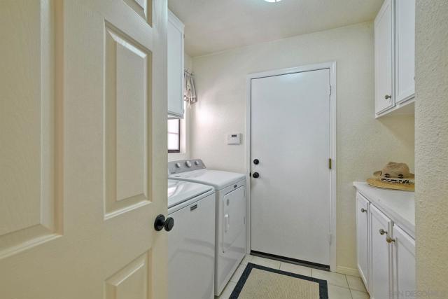16078 AVENIDA AVEIRO, San Diego CA: https://media.crmls.org/mediaz/71865192-98ac-42b7-8313-f6115e4b5f74.jpg