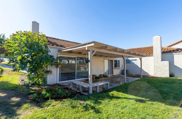 17476 Plaza Cerado, San Diego CA: https://media.crmls.org/mediaz/7186f228-5241-4cc6-bdfe-9fd11318d775.jpg