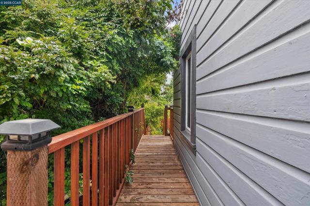 1118 GENEVA AVE, San Francisco CA: https://media.crmls.org/mediaz/7186f6dd-ce61-437a-90be-672f4aaeaf2b.jpg