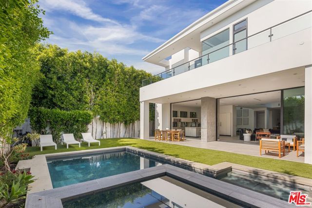 649 N Edinburgh Avenue, Los Angeles CA: https://media.crmls.org/mediaz/718786b0-81d8-4a81-9cde-112d6da11a97.jpg