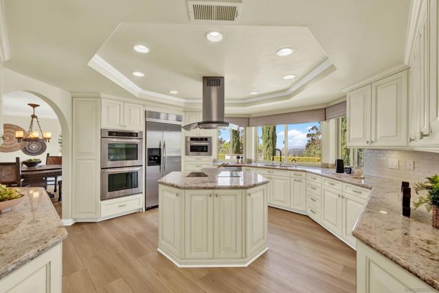 12206 Fairway Pointe Row, San Diego CA: https://media.crmls.org/mediaz/7187bd94-ca50-4c93-8478-a645b791d7fb.jpg
