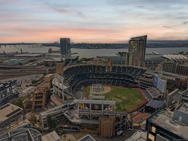 325 7Th Ave, San Diego CA: https://media.crmls.org/mediaz/7187c8ec-5fa1-4c82-b97d-000bf307b038.jpg