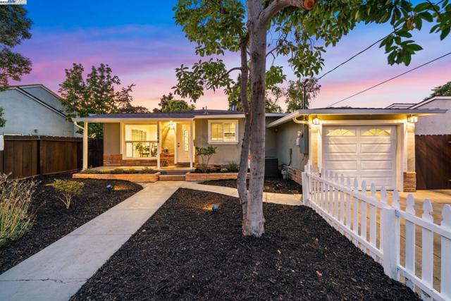 1244 Locust St, Livermore CA: https://media.crmls.org/mediaz/718827f0-c522-46e0-bb12-d51f6a3e405d.jpg