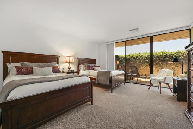 5 Fordham Court, Rancho Mirage CA: https://media.crmls.org/mediaz/7188839f-50dd-41dd-b5a3-0ce9e10d834b.jpg
