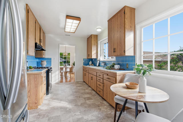 Detail Gallery Image 13 of 18 For 4563 Loma Vista Dr, La Canada Flintridge,  CA 91011 - 4 Beds | 2 Baths