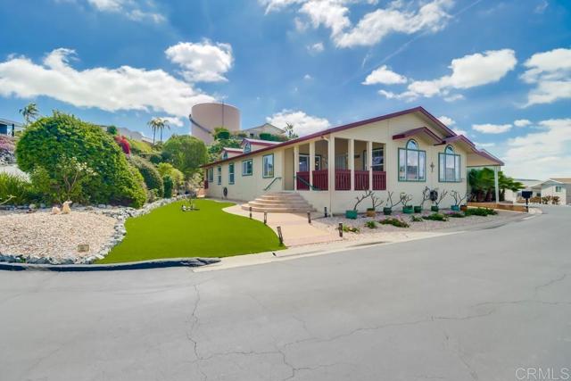 Home for Sale in Lakeside