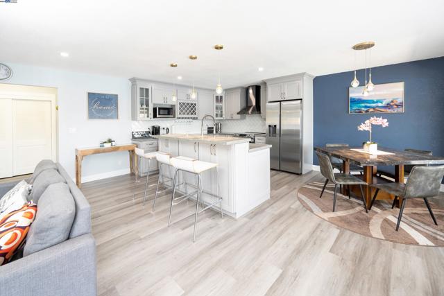 5514 Marlin Ct, Discovery Bay CA: https://media.crmls.org/mediaz/718999c3-d733-4ea2-b463-cc6b4163539e.jpg