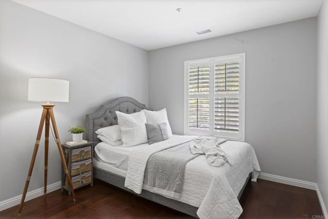 Detail Gallery Image 16 of 26 For 1979 Oxford Ct, Vista,  CA 92081 - 4 Beds | 2/1 Baths