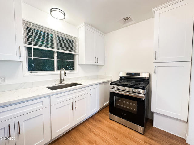 Detail Gallery Image 3 of 9 For 1145 N Central Ave #8,  Glendale,  CA 91202 - 1 Beds | 1 Baths