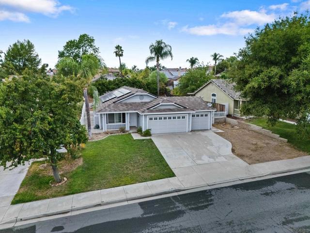 39493 Diego dr, Temecula CA: https://media.crmls.org/mediaz/718a7822-e3bc-44c1-ade6-706975ffa737.jpg