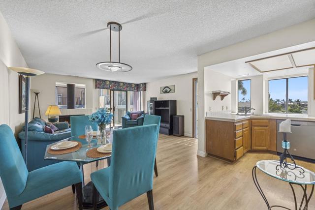 4006 Layang Layang Circle, Carlsbad CA: https://media.crmls.org/mediaz/718aa759-a068-4dcf-8493-d42ed7f211a3.jpg