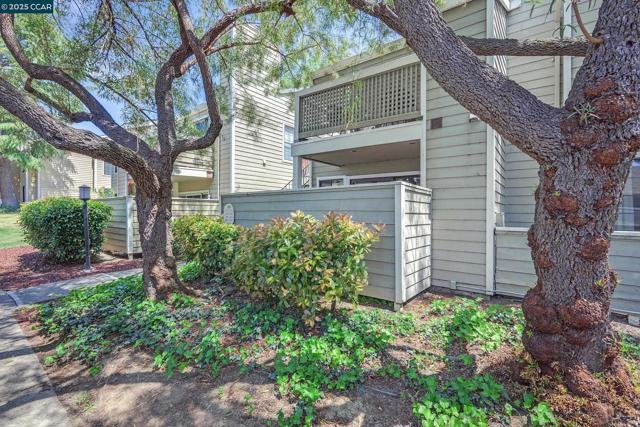 160 Eastridge Dr, San Ramon CA: https://media.crmls.org/mediaz/718ad590-a6d5-4980-9d42-83bb542ac431.jpg