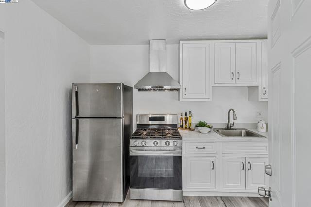 9700 Macarrthur Blvd., Oakland CA: https://media.crmls.org/mediaz/718b017b-1391-49d2-8e48-9b96ae098f20.jpg