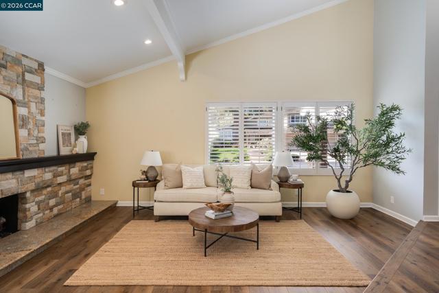 Image 3 of 32 For 855 Columbine Ct