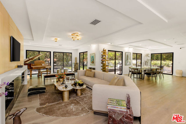 811 N Norman Place, Los Angeles CA: https://media.crmls.org/mediaz/718baefb-31fd-4cf3-9e17-3fb4bc7550e9.jpg