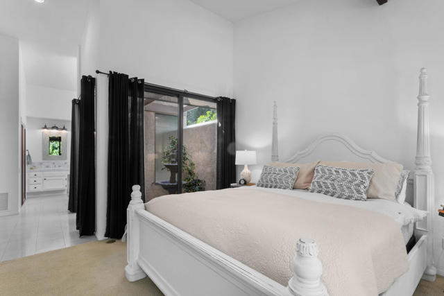 44020 Superior Court, Indian Wells CA: https://media.crmls.org/mediaz/718c1f64-191b-4df2-bab4-6886ad97ed53.jpg