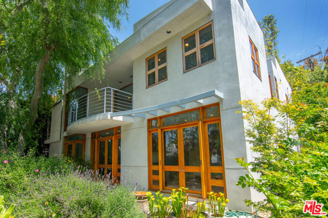 4070 Benedict Canyon Drive photo 4