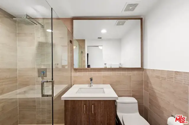 24608 Malibu Road, Malibu CA: https://media.crmls.org/mediaz/718c2a03-10ad-4b7a-9da5-bde335cb9eca.jpg
