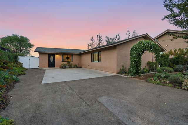 109 Scenic Dr, El Cajon CA: https://media.crmls.org/mediaz/718c8579-b5b3-4f0c-8438-a00cba35bcb0.jpg