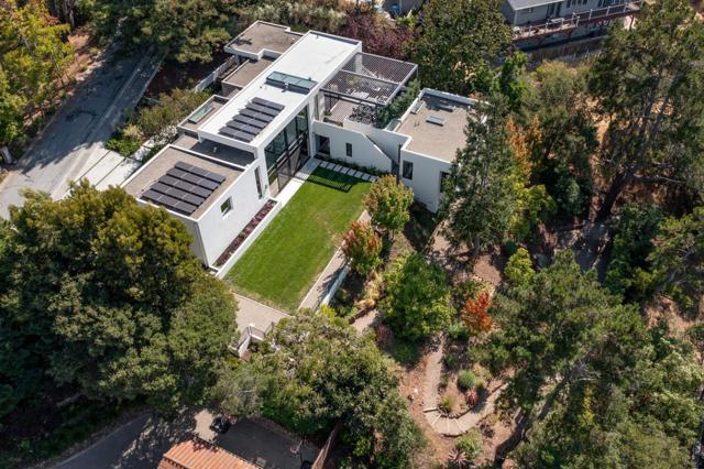 5 Drayton Road, Hillsborough CA: https://media.crmls.org/mediaz/718c9810-9a6a-42ef-b40b-3d2f214a0b36.jpg