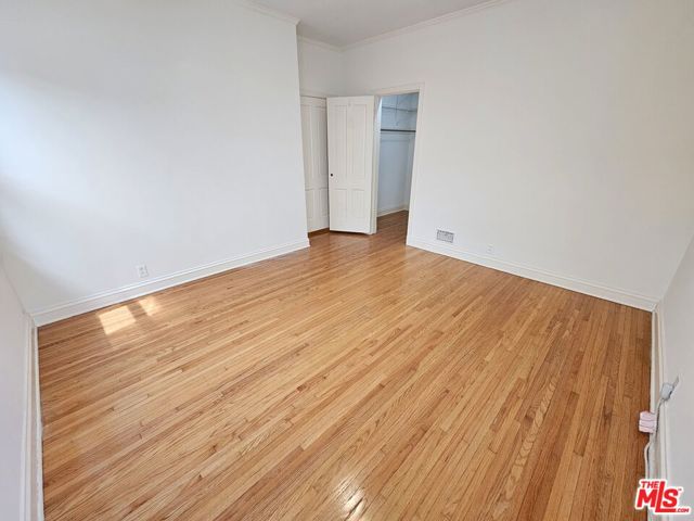 441 1/2 S Palm Drive, Beverly Hills CA: https://media.crmls.org/mediaz/718cbe95-af79-43fe-affa-c547a7d37b3b.jpg