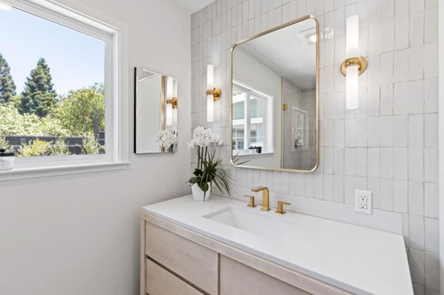 2061 Oakley Avenue, Menlo Park CA: https://media.crmls.org/mediaz/718d06af-e25a-4bbe-915f-92f32b223d4a.jpg