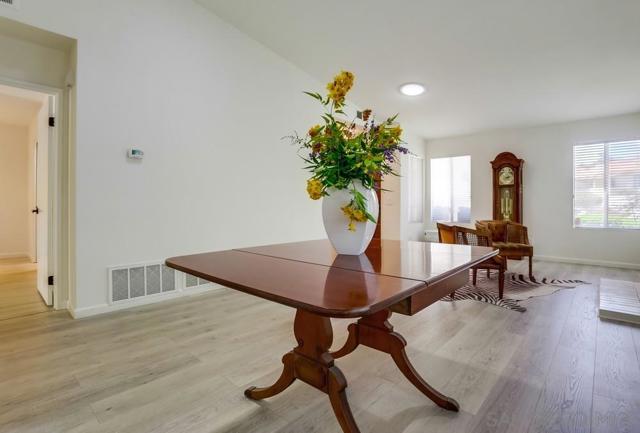12894 Corte Arauco, San Diego CA: https://media.crmls.org/mediaz/718d1ab7-93f9-4119-826e-342759760e3c.jpg