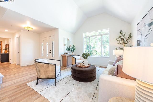 34233 Perry Glen Ter, Union City CA: https://media.crmls.org/mediaz/718d1d9f-b569-41ef-a1bb-7354ace86942.jpg