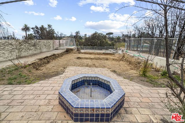 595 Radcliffe Avenue photo 4