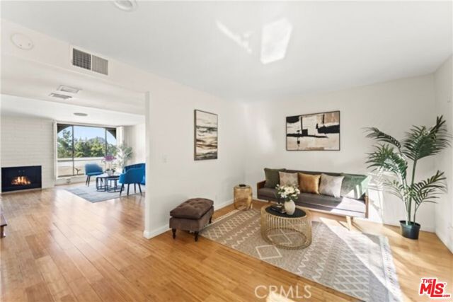 4227 Freedom Drive, Calabasas CA: https://media.crmls.org/mediaz/718d3170-b0ba-49ac-9ff5-0e3e8db5abd2.jpg