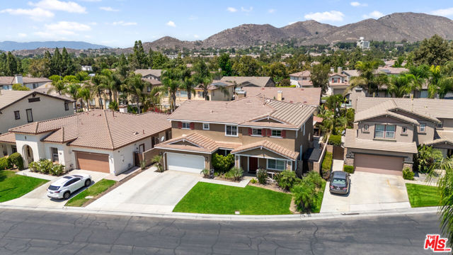 11501 Trailrun Court, Riverside CA: https://media.crmls.org/mediaz/718dff0f-9286-4d7f-bd1b-328168679233.jpg