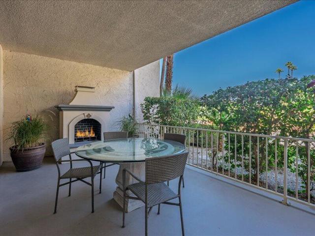 899 Island Drive, Rancho Mirage CA: https://media.crmls.org/mediaz/71902b82-6028-4aa8-af6f-ffbd6bab7483.jpg