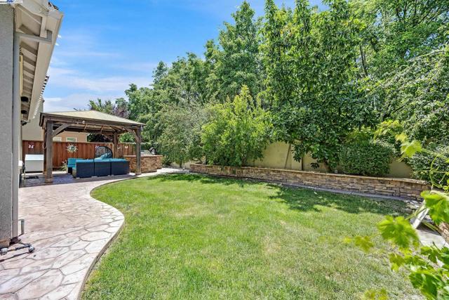 6232 Murdock Way, San Ramon CA: https://media.crmls.org/mediaz/719062dc-1fe3-44d1-b219-8618f7b1edee.jpg